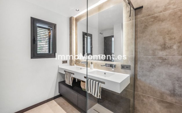 Resale - Apartment - Marbella - Elviria