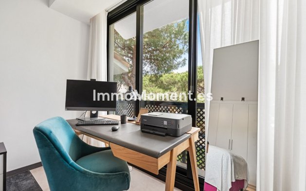 Resale - Apartment - Marbella - Elviria