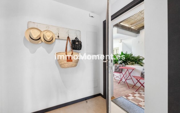 Resale - Apartment - Marbella - Elviria
