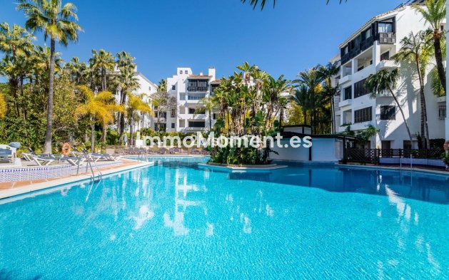 Resale - Apartment - Marbella - Elviria