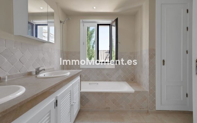 Bestaande woning - Rijtjeshuis - Estepona  - Estepona Centro