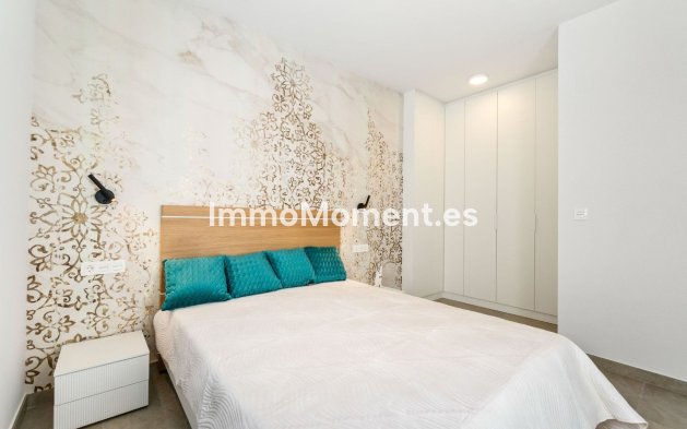 Resale - Apartment - Torrevieja - Torrevieja Centro