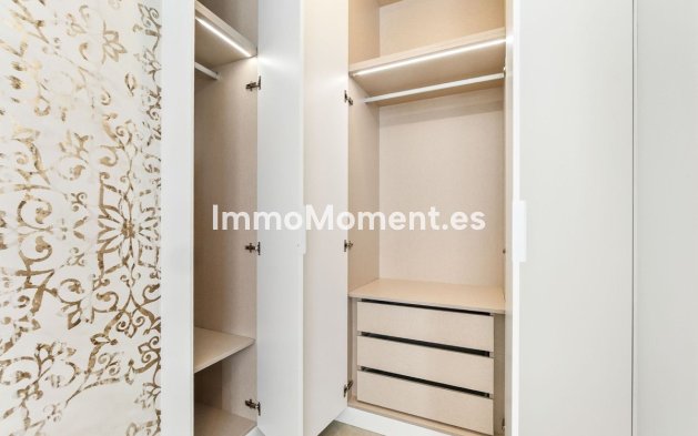 Resale - Apartment - Torrevieja - Torrevieja Centro