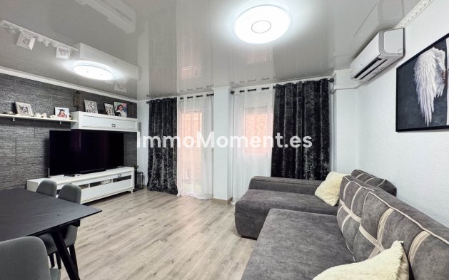 Resale - Apartment - Torrevieja - Torrevieja Centro
