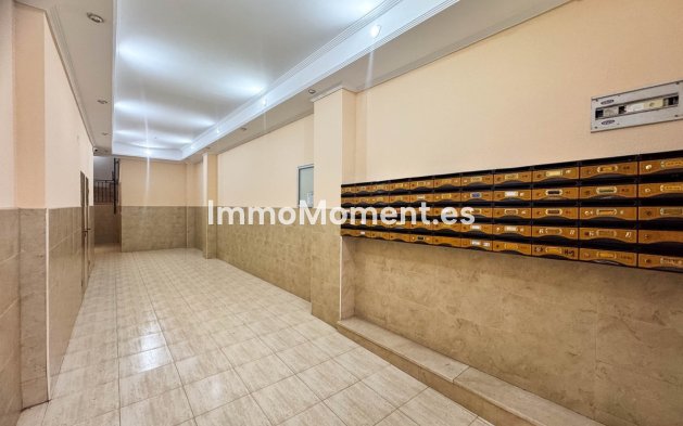 Resale - Apartment - Torrevieja - Torrevieja Centro