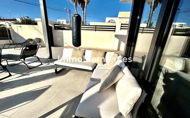 Resale - Detached villa - Orihuela - Los Balcones - Los Altos del Edén