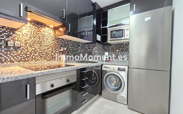 Resale - Apartment - Torremolinos - La Carihuela