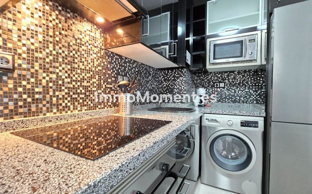 Resale - Apartment - Torremolinos - La Carihuela