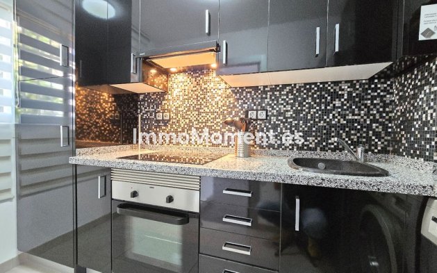 Resale - Apartment - Torremolinos - La Carihuela