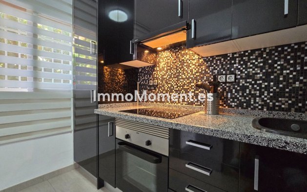 Resale - Apartment - Torremolinos - La Carihuela