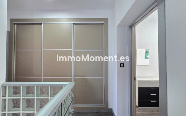 Resale - Apartment - Torremolinos - La Carihuela