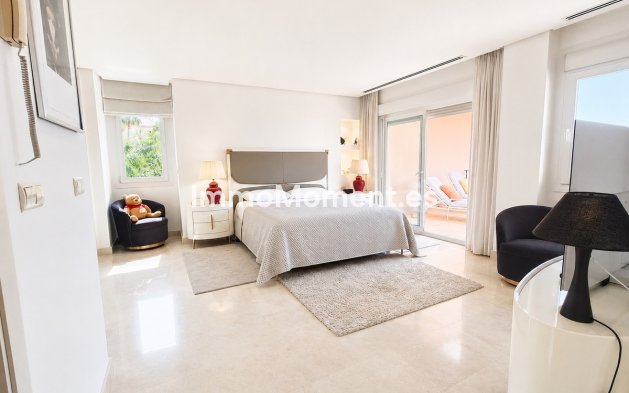 Resale - Apartment - Marbella - Nueva Andalucía