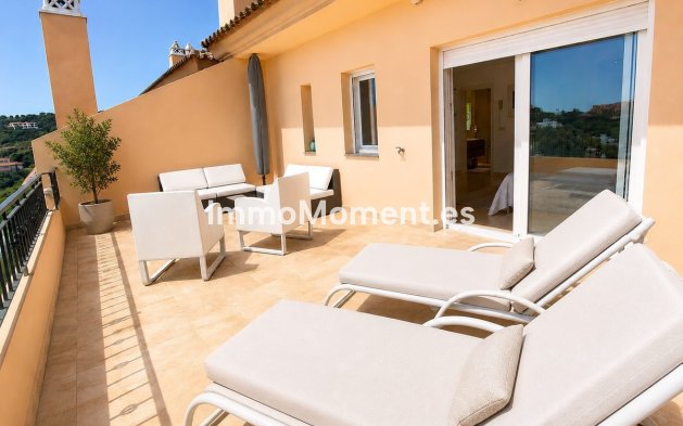 Resale - Apartment - Marbella - Nueva Andalucía