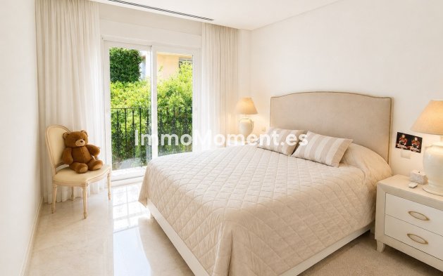 Resale - Apartment - Marbella - Nueva Andalucía