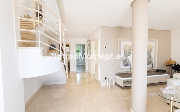 Resale - Apartment - Marbella - Nueva Andalucía