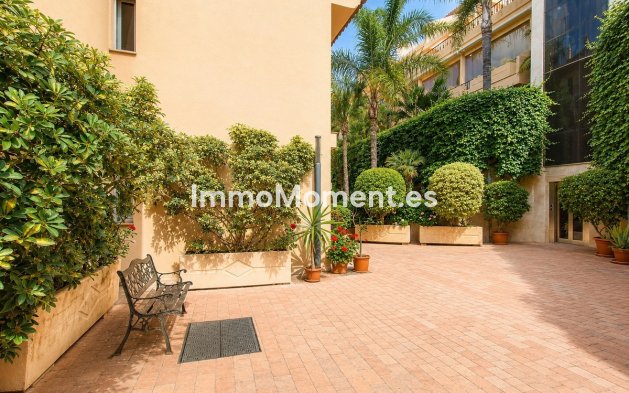 Resale - Apartment - Marbella - Nueva Andalucía