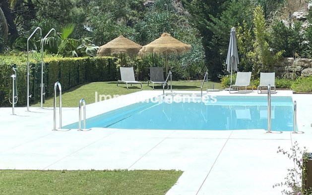 Resale - Apartment - Benahavís - Benahavís Centro