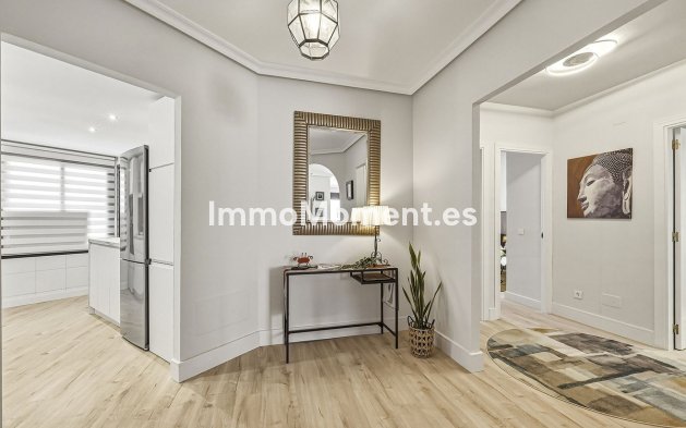 Revente - Appartement - Marbella - Nueva Andalucía