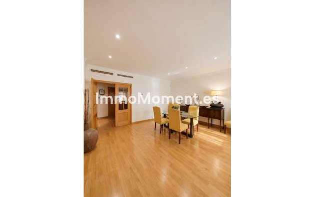 Resale - Apartment - Estepona - Costalita
