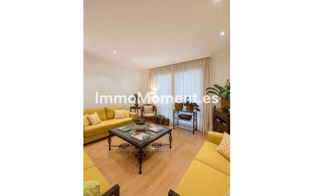 Resale - Apartment - Estepona - Costalita