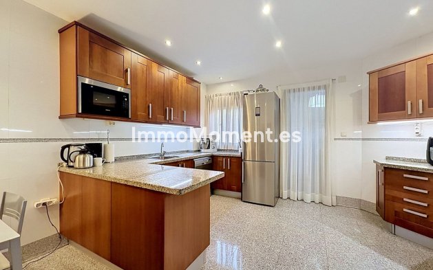 Resale - Apartment - Estepona - Costalita
