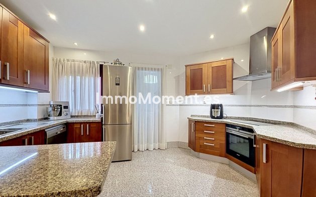 Resale - Apartment - Estepona - Costalita