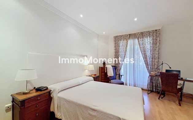 Resale - Apartment - Estepona - Costalita