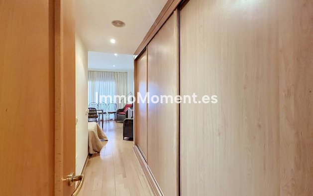 Resale - Apartment - Estepona - Costalita