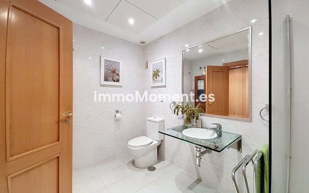 Resale - Apartment - Estepona - Costalita