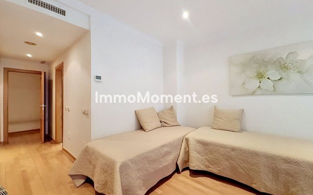 Resale - Apartment - Estepona - Costalita
