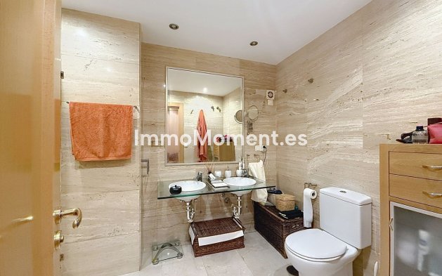 Resale - Apartment - Estepona - Costalita