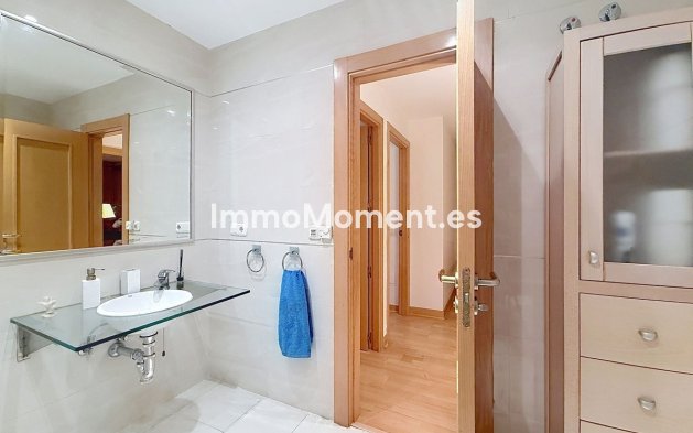 Resale - Apartment - Estepona - Costalita