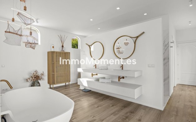 Resale - Detached villa - Marbella - Guadalmina Alta
