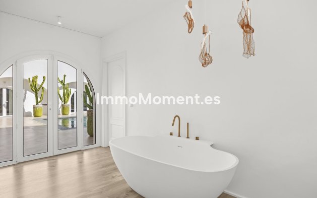 Resale - Detached villa - Marbella - Guadalmina Alta