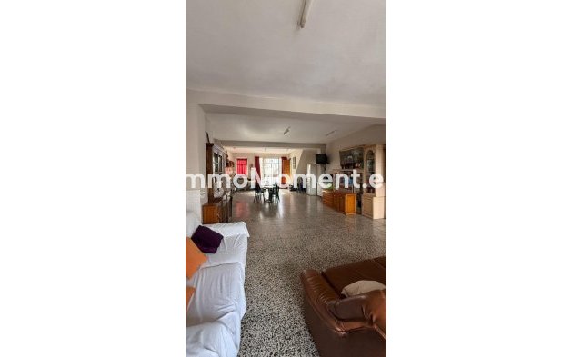 Resale - Townhouse - Inland  - Guaro