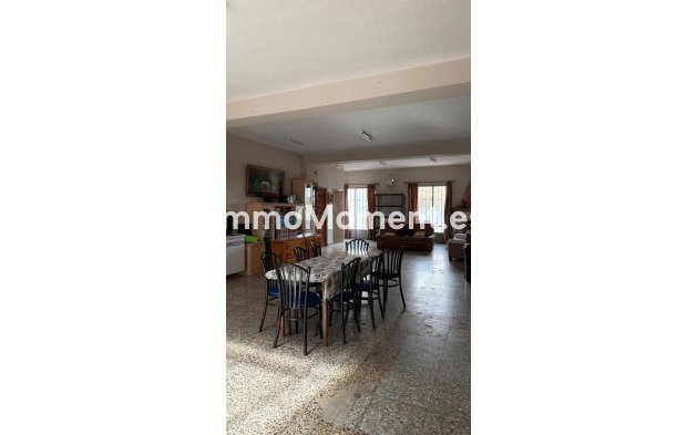 Resale - Townhouse - Inland  - Guaro