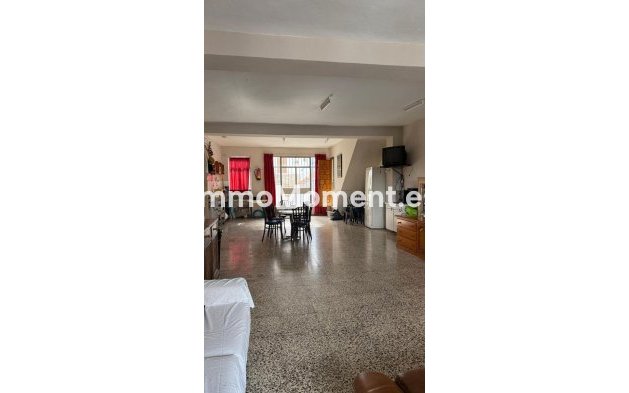 Resale - Townhouse - Inland  - Guaro