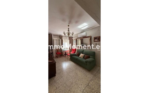 Resale - Townhouse - Inland  - Guaro