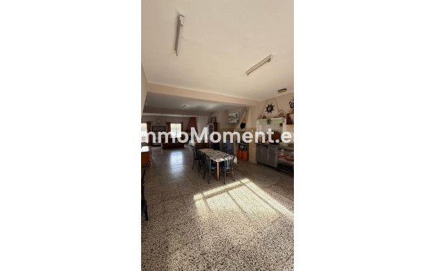 Resale - Townhouse - Inland  - Guaro