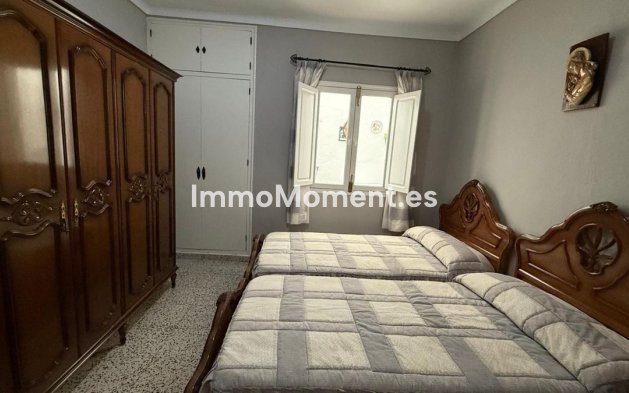 Resale - Townhouse - Inland  - Guaro
