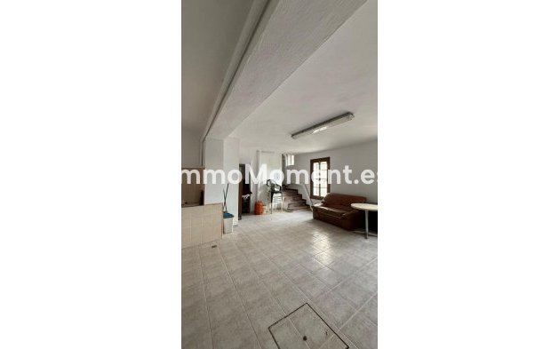 Resale - Townhouse - Inland  - Guaro