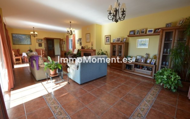 Wiederverkauf - Freistehende Villa - Benalmadena - Benalmadena Centro
