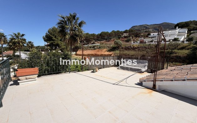 Wiederverkauf - Freistehende Villa -   Inländisch - Alhaurín el Grande Centro