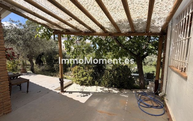 Wiederverkauf - Freistehende Villa -   Inländisch - Alhaurín el Grande Centro