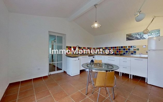Wiederverkauf - Freistehende Villa -   Inländisch - Alhaurín el Grande Centro