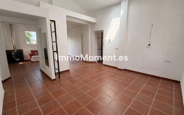 Wiederverkauf - Freistehende Villa -   Inländisch - Alhaurín el Grande Centro