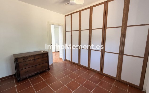 Wiederverkauf - Freistehende Villa -   Inländisch - Alhaurín el Grande Centro