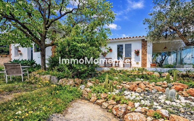 Wiederverkauf - Freistehende Villa -   Inländisch - Alhaurín el Grande Centro