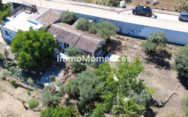 Wiederverkauf - Freistehende Villa -   Inländisch - Alhaurín el Grande Centro