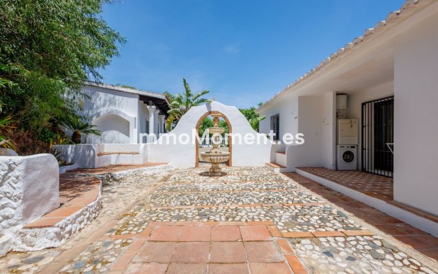 Wiederverkauf - Freistehende Villa -   Inländisch - Alhaurín el Grande Centro